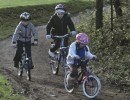 bambini in bicicletta