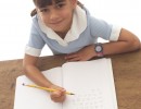 bimba che fa i compiti
