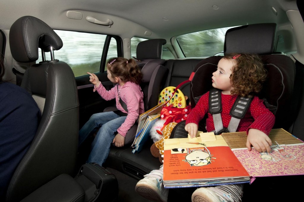 viaggiare-bambini-auto bambini in auto