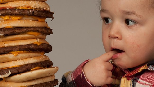 fast food baby il cibo spazzatura è pericoloso per la salute dei bambini in un documentario BBC soluzioni per far sì che i nostri figli apprezzino il cibo sano