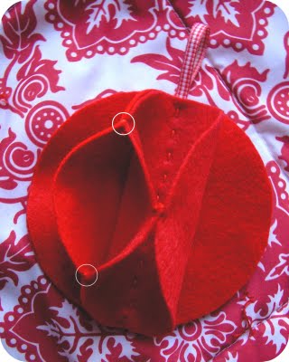 palline-di-natale-feltro-procedimento