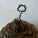 addobbi-fai-da-te-albero-pigna-gancio