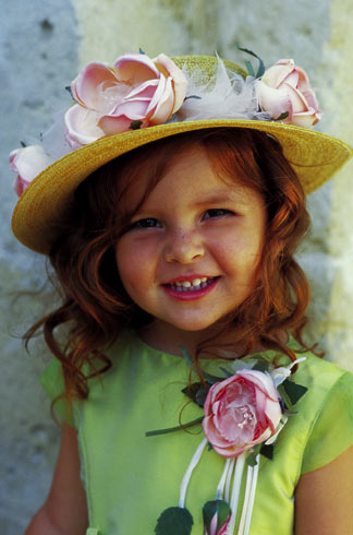 abiti-cerimonia-bambini-accessori-cappello-fiori
