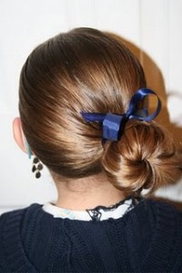 acconciature-prima-comunione-chignon-semplice - Blogmamma.it