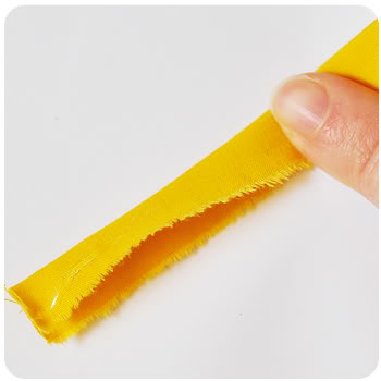 fai-da-te-fiori-stoffa-arrotolata-colla