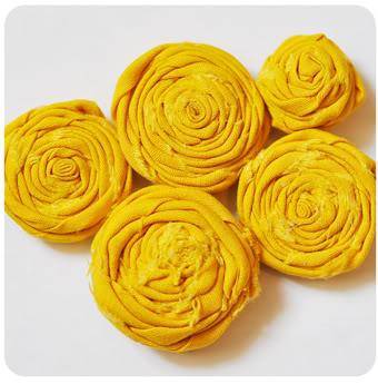 fai-da-te-fiori-stoffa-arrotolata