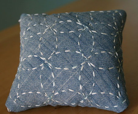 estate-ricamo-sashiko-cuscino