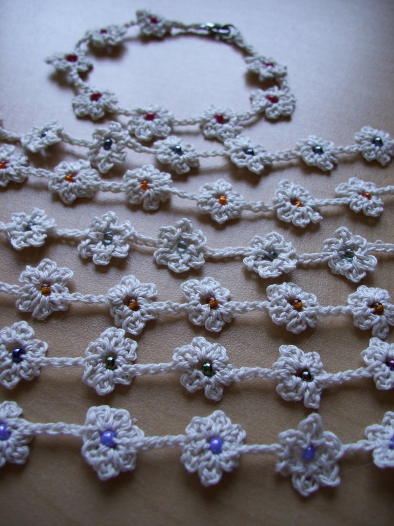 braccialetti uncinetto fiori