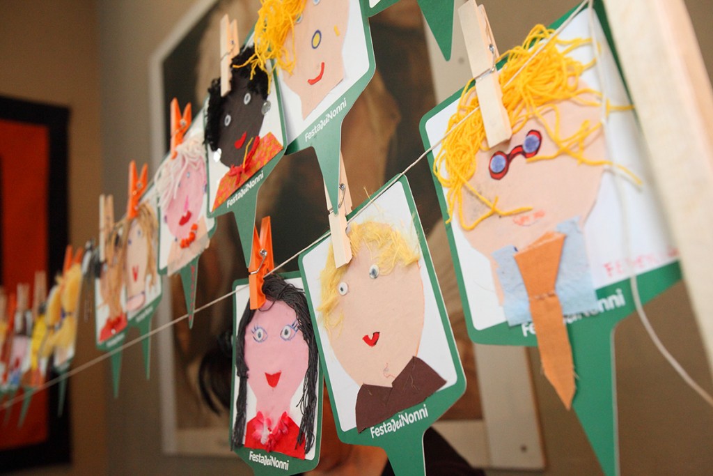 festa-nonni-fiori-ritratti