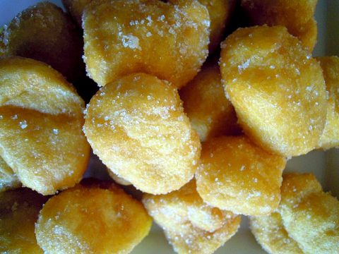 le castagnole, dolci tipici di carnevale