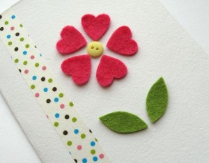 biglietto per la festa della mamma con fiore in feltro