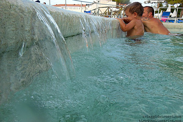 Bambini alle Terme di Saturnia 