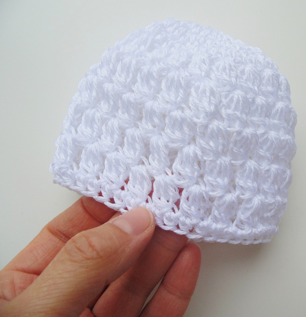 procedimento per realizzare un cappellino per bambina a uncinetto 