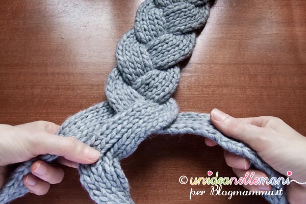 sciarpa ai ferri per bambini: treccia a maglia