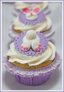 tavola di Pasqua_cupcakes coniglietto pasta di zucchero