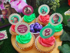 Festa a tema Masha e Orso_targhette per cupcakes