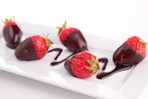 come riciclare le uova di Pasqua_fragole con cioccolato