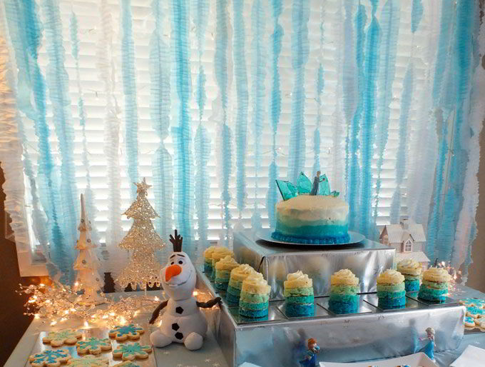Festa a tema Frozen_festoni in carta crespa