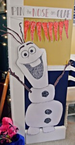 Giochi per una festa a tema Frozen_attacca il naso a Olaf
