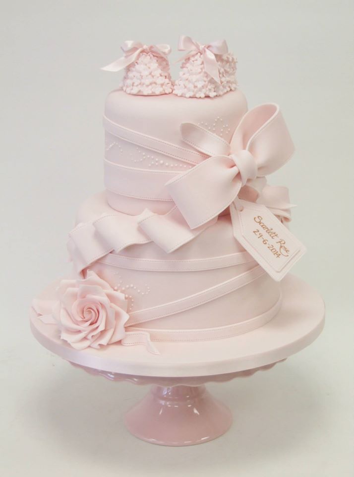Torte decorate per battesimo_scarpine con fiori