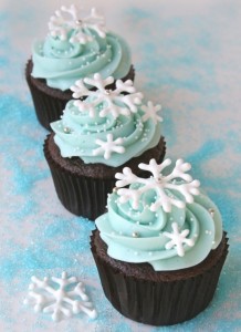 Buffet per una festa a tema Frozen_cupcake al cioccolato con fiocchi di neve