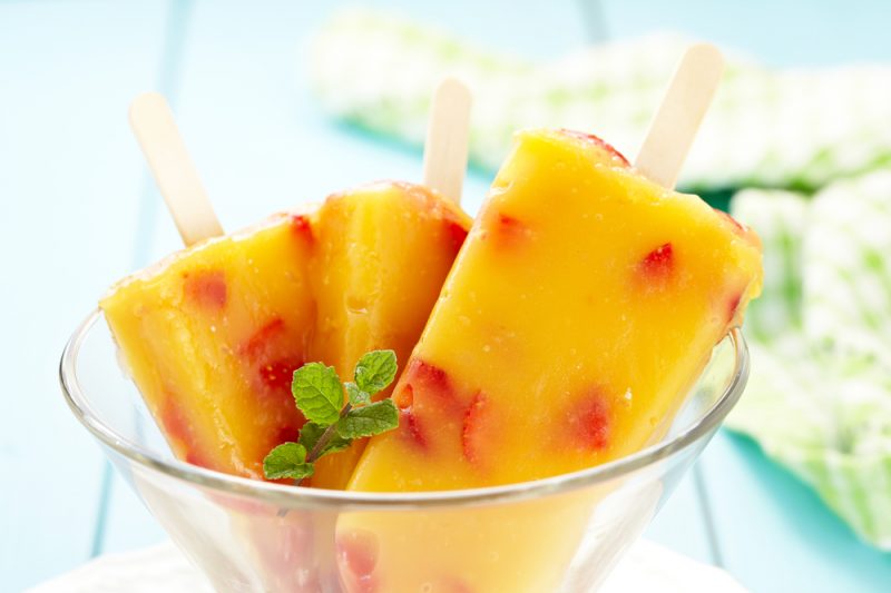 dolci per bambini piccoli - ghiaccioli mango e fragola