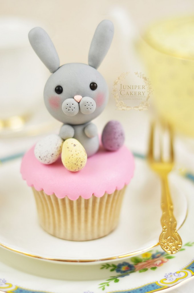 Come fare un coniglietto in pasta di zucchero_cupcake