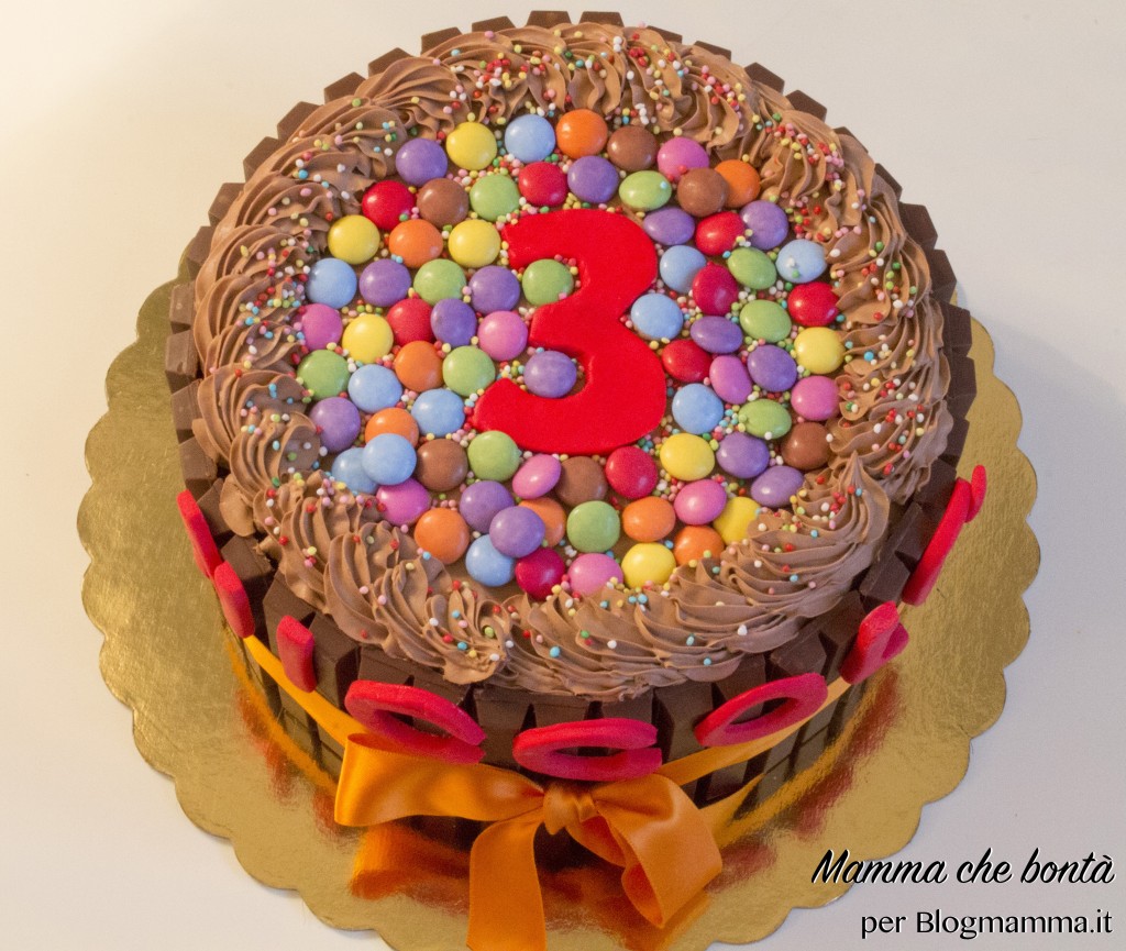 torta facile compleanno bambino con bastoncini di cioccolato