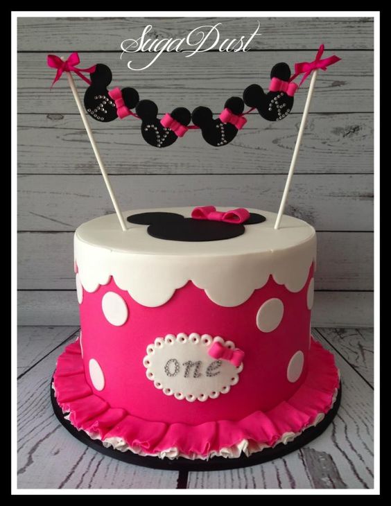 torte compleanno di Minnie con bandierine