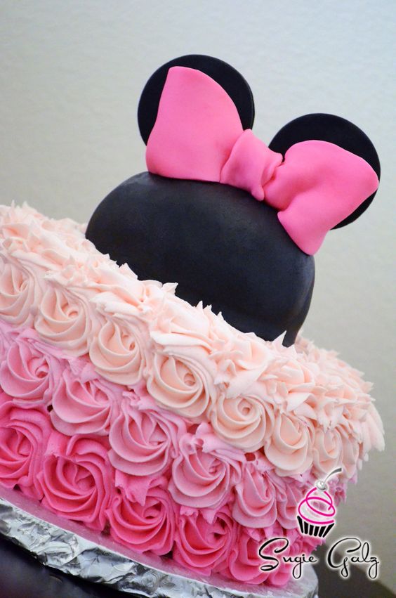 torte compleanno di Minnie con rose