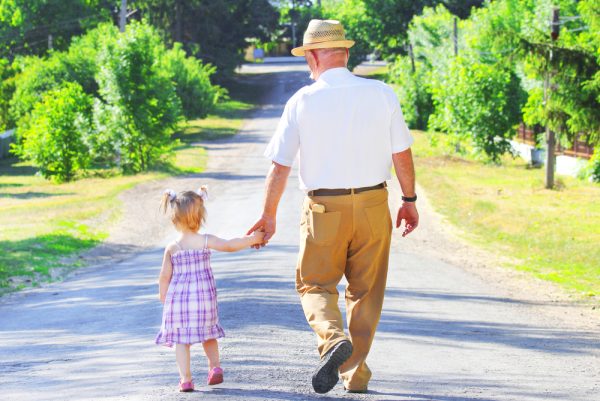 nonno e nipotina - festa dei nonni