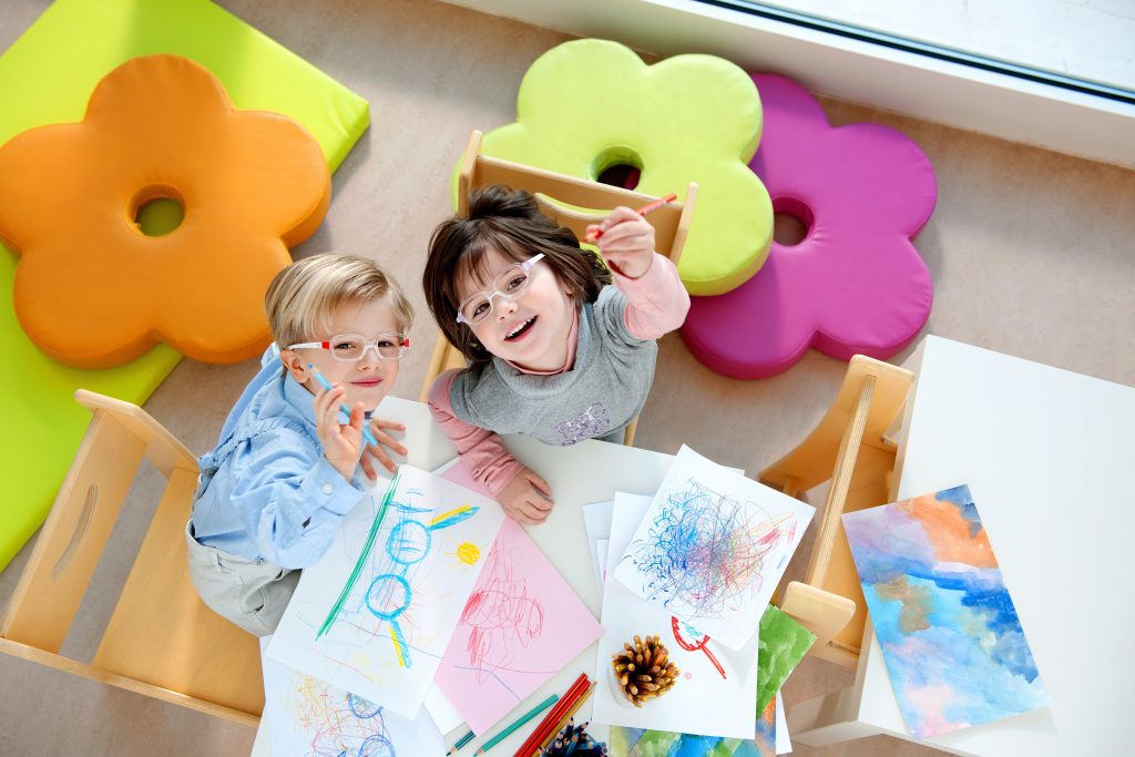 kids by safilo_bambini-che-disegnano