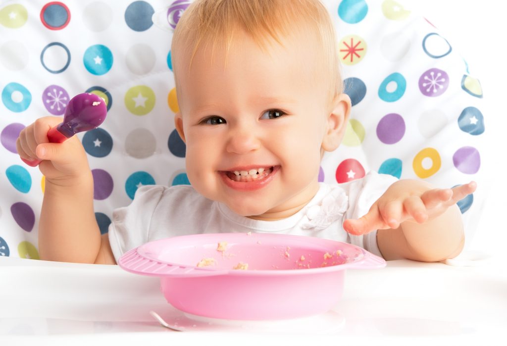linea svezzamento Humana_bambina che mangia