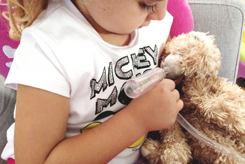 aspiratore-nasale-benny_prove-con-giocattoli