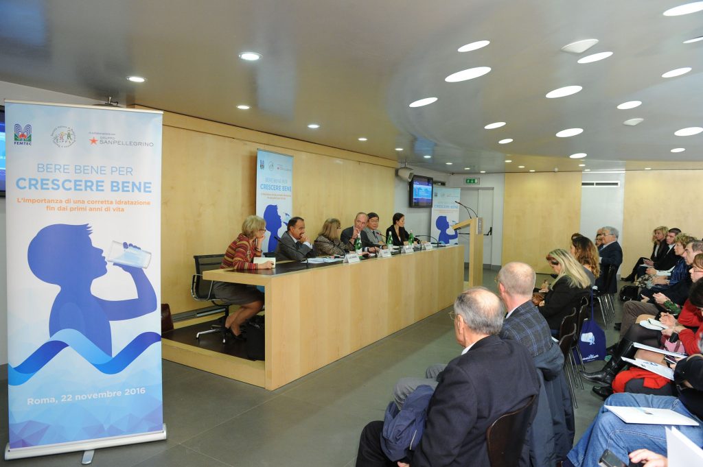 convincere i bambini a bere bene
