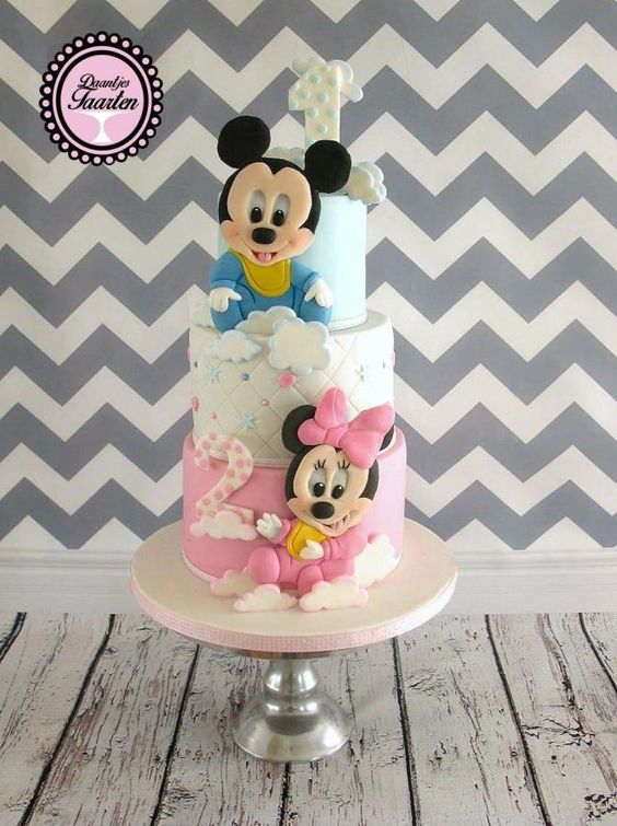 Torte di compleanno per gemelli maschio e femmina topolino e minnie