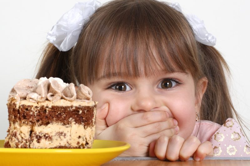 5 idee facili per far giocare i bambini in ristorante - BM