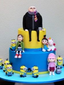 Torte dei Minions in pasta di zucchero con tutti i personaggi