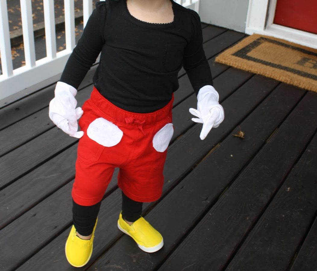 Costume da Topolino fai da te per bambini piccoli da usare a Carnevale