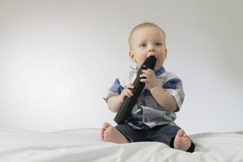 bambino che canta canzoni festa papà