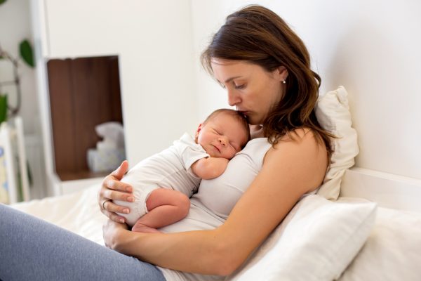 neomamme e sensi di colpa - mamma con neonato