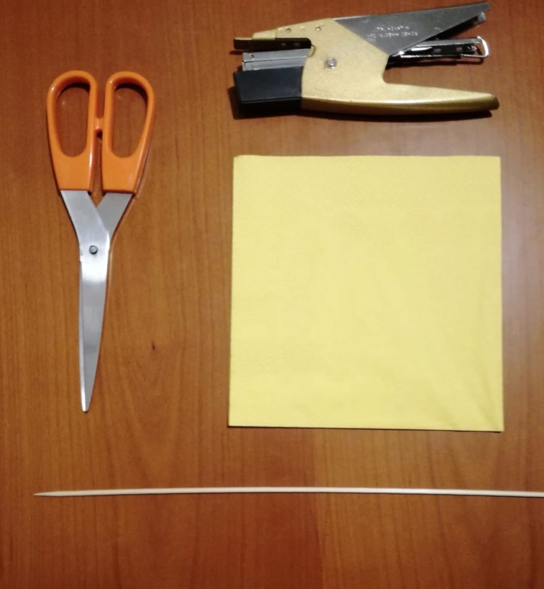 come fare i fiori con i tovaglioli di carta