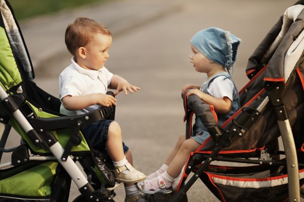 passare dal passeggino fronte mamma a fronte strada