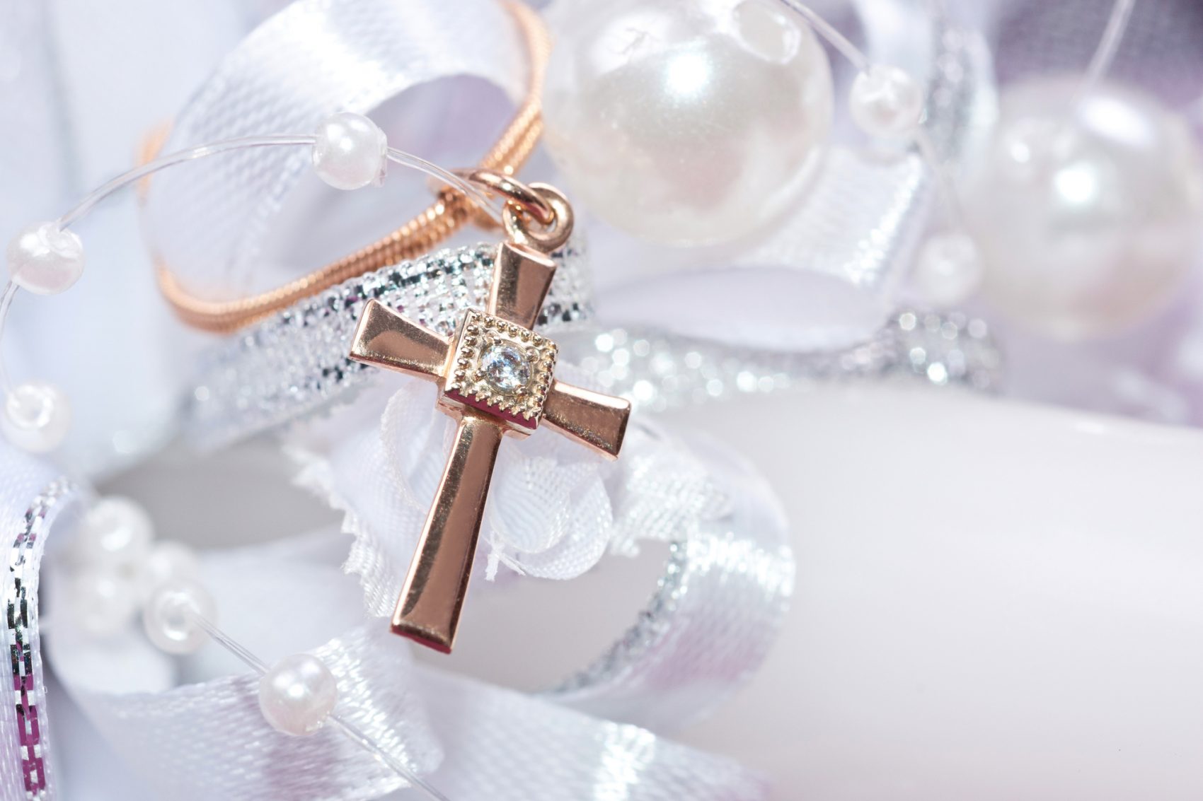 croce d'oro regali per battesimo da parte della madrina